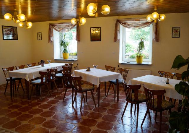  Ob Hochzeiten, Geburtstage, Jubiläen, Jugendweihen, Tagungen oder Tanzveranstaltungen – wir möchten Ihre Feierlichkeiten unvergesslich machen.