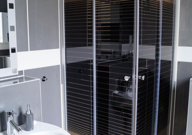 Die erst kürzlich renovierten Zimmer bieten Ihnen eine moderne Ausstattung: Ein Bad mit Dusche